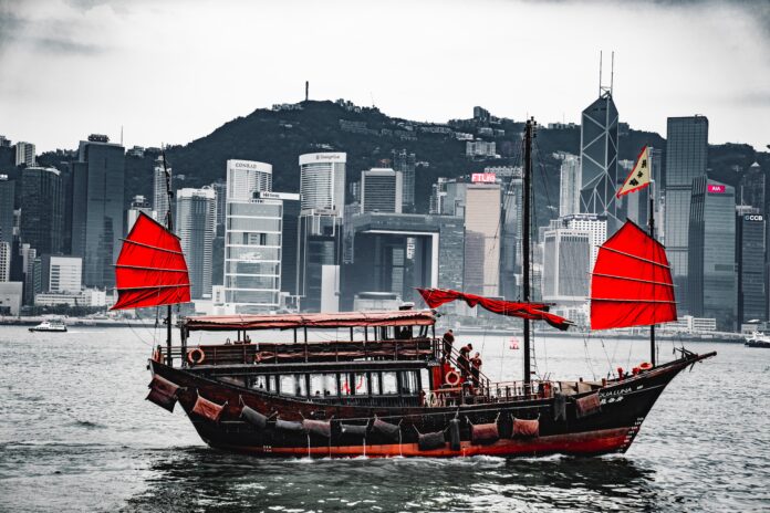 red-and-black-boat-2861883